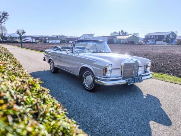 Mercedes-Benz 220 SE b 1964 123331