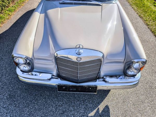 Mercedes-Benz 220 SE b 1964 123333