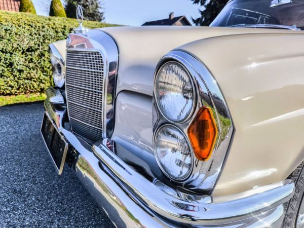 Mercedes-Benz 220 SE b 1964 123335