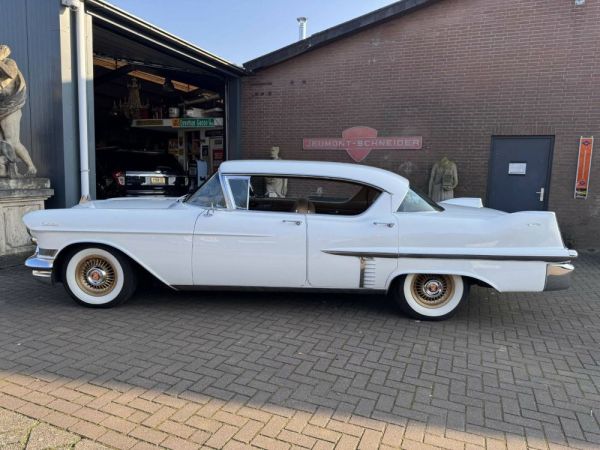 Cadillac 62 Sedan DeVille 1957 127621