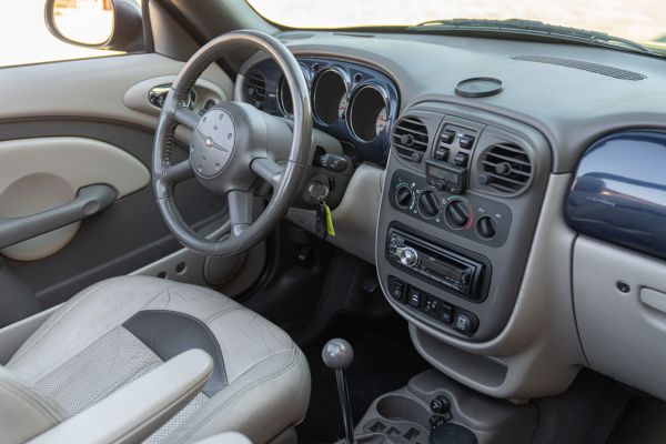 Chrysler PT CRUISER LIMITED 2.4 L CABRIOLET 2005 131975