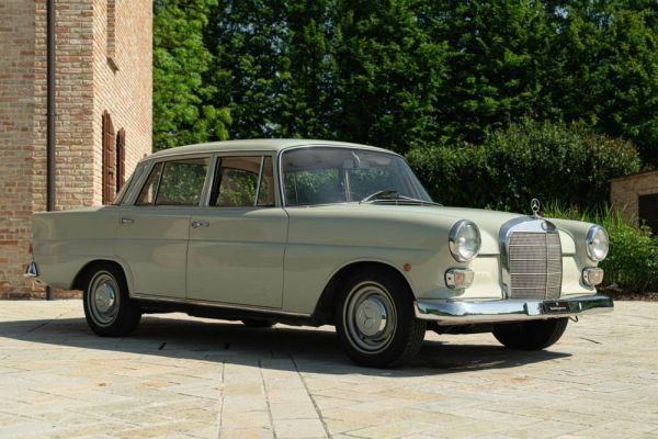 Mercedes-Benz 200 1966