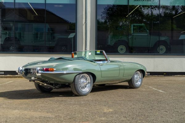 Jaguar E-Type 4.2 1967 121132