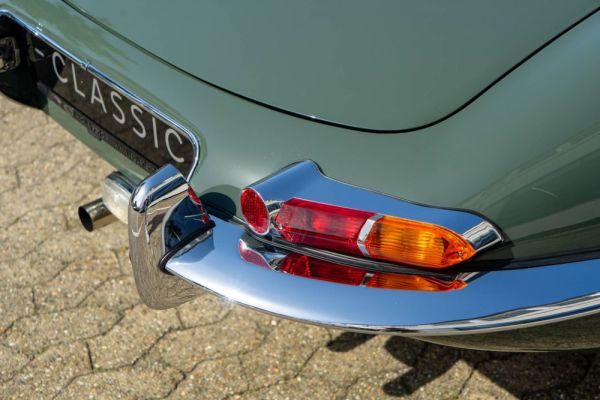 Jaguar E-Type 4.2 1967 121138