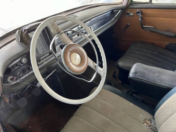 Mercedes-Benz 200 D Universal 1967 88102