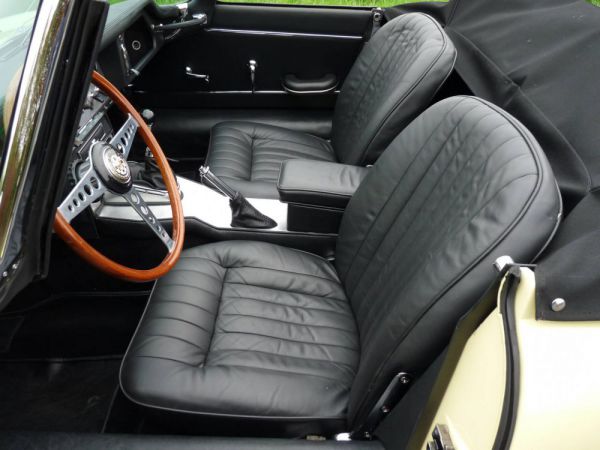 Jaguar E-Type 4.2 1967 81914