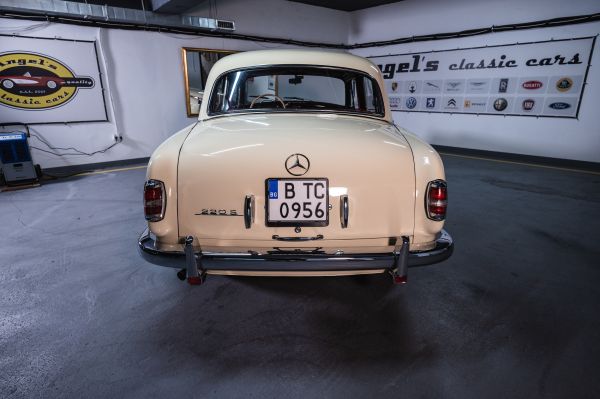 Mercedes-Benz 220 S 1958 132735