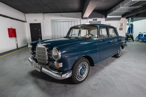 Mercedes-Benz W110 230S 1967