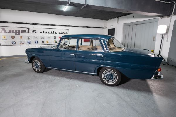 Mercedes-Benz W110 230S 1967 132743