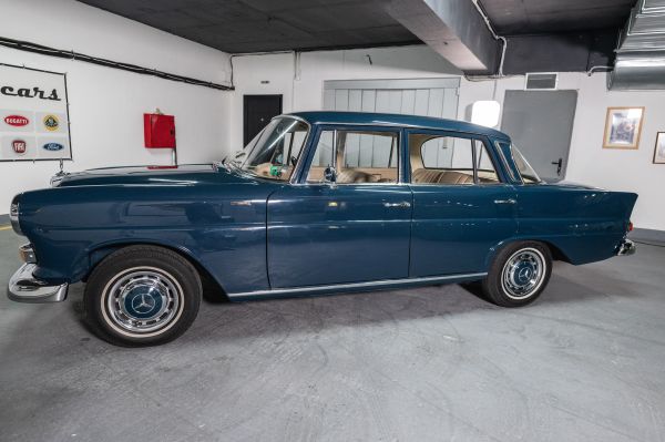 Mercedes-Benz W110 230S 1967 132747