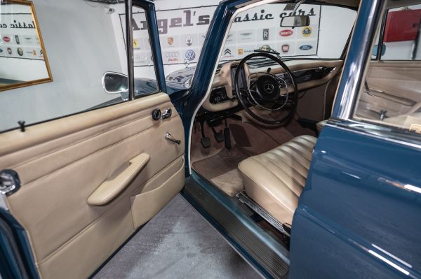 Mercedes-Benz W110 230S 1967 132748