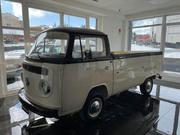 Volkswagen T2b pickup 1972