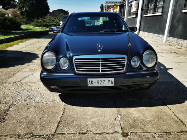 Mercedes-Benz 320 E 1996 135370