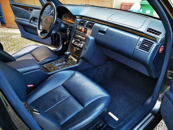 Mercedes-Benz 320 E 1996 135374