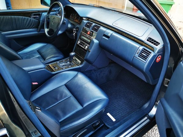 Mercedes-Benz 320 E 1996 135375