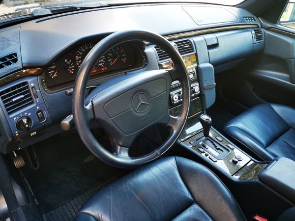 Mercedes-Benz 320 E 1996 135377