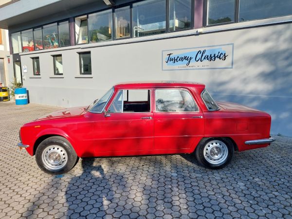Alfa Romeo Giulia Nuova Super 1300 1975 135009