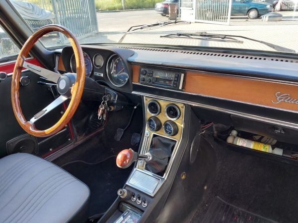 Alfa Romeo Giulia Nuova Super 1300 1975 135010