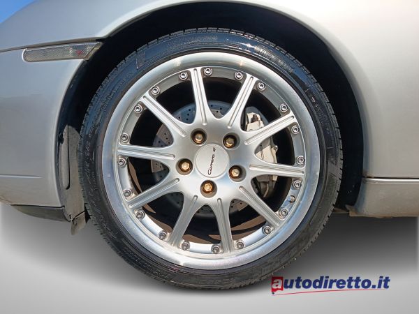 Porsche 911 Carrera 4 2001 135399