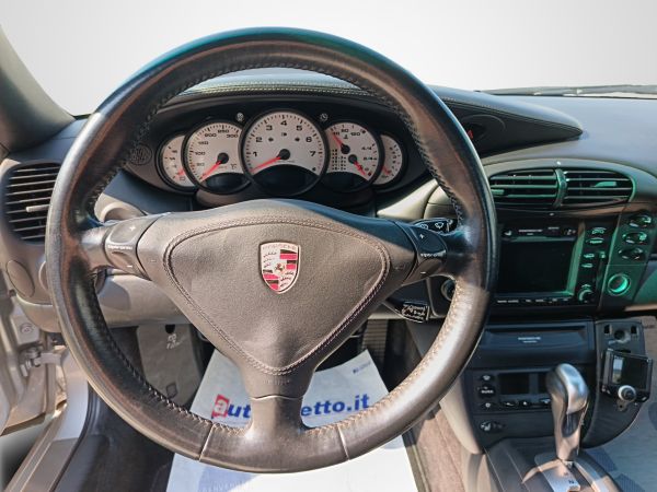 Porsche 911 Carrera 4 2001 135401