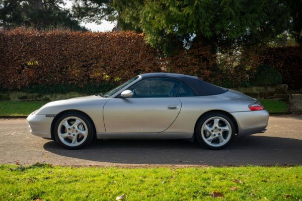 Porsche 911 Carrera 4 2000 114692
