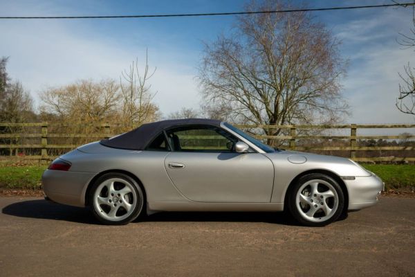 Porsche 911 Carrera 4 2000 114695