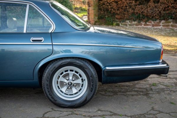 Daimler Sovereign 4.2 1984 120207