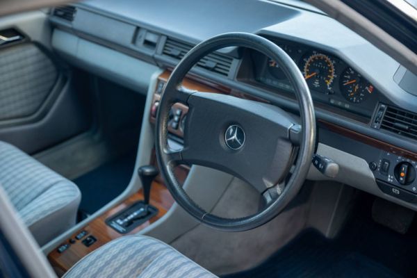 Mercedes-Benz 230 TE 1990 120214