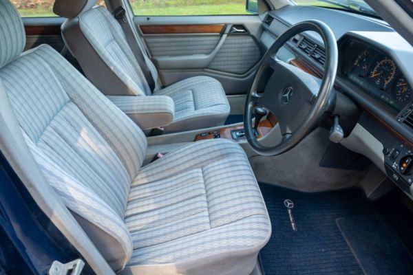 Mercedes-Benz 230 TE 1990 120215