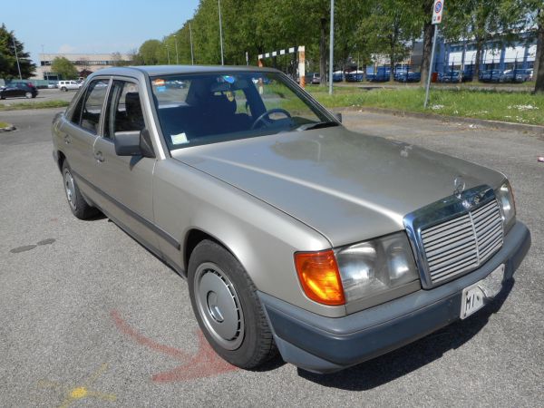 Mercedes-Benz 260 E 1985