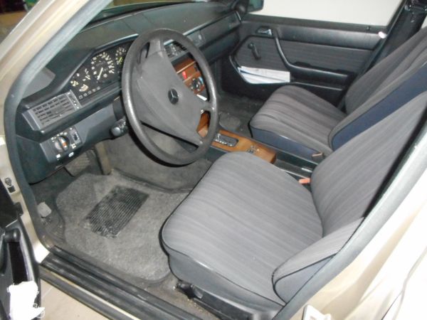 Mercedes-Benz 260 E 1985 135715