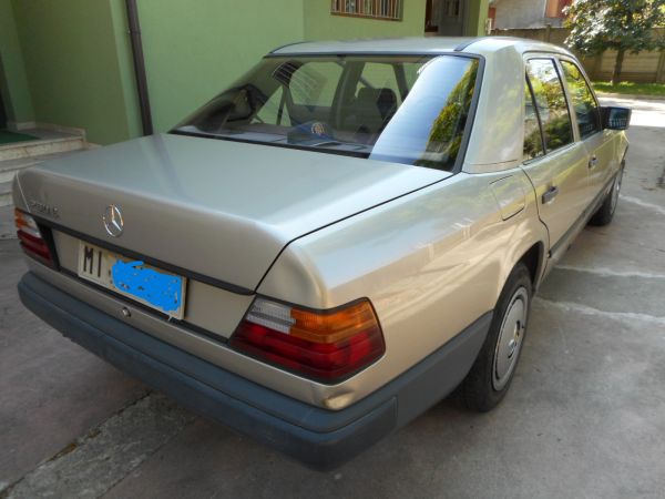 Mercedes-Benz 260 E 1985 135718