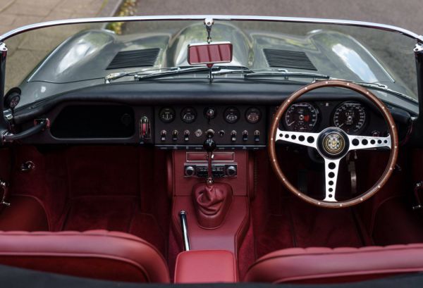 Jaguar E-Type 4.2 1965 13766